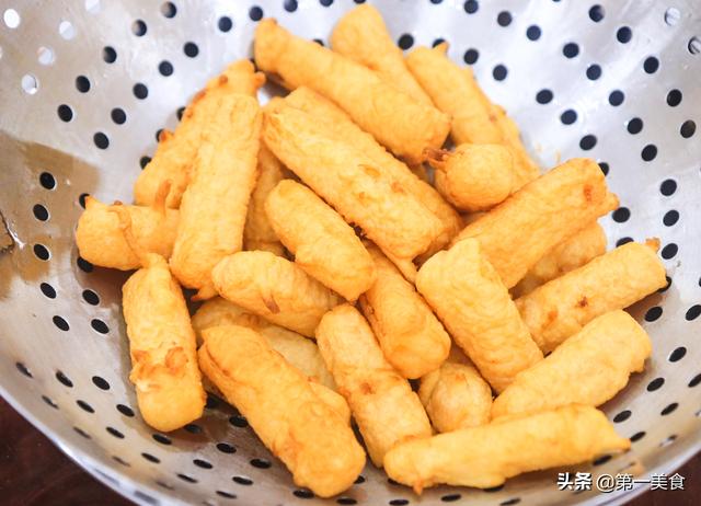 又是零食又是菜，红薯这种吃法很新鲜！掰成2段发现内有乾坤