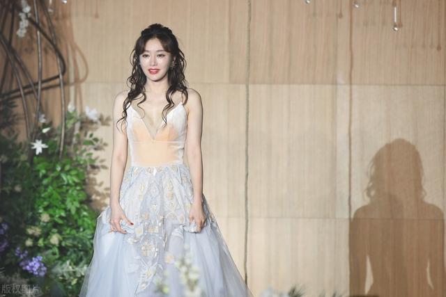 退场|《乘风破浪的姐姐》：突破自我的挑战，让女性年龄焦虑被治愈