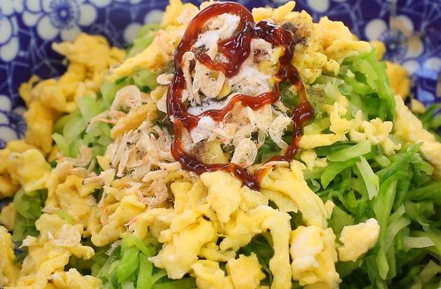 一个萝卜，两个鸡蛋，这样做超好吃，皮薄大馅，香酥多汁比包子香