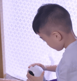你的育儿经▲学校没开学怕耽误孩子早教？给孩子请一个人工智能机器人当家教吧