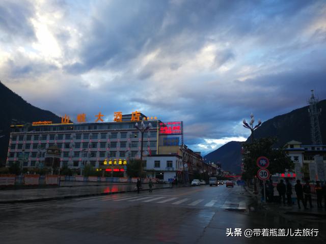 #世界那么大#告别然乌湖，走进冰川之乡，藏王故里的波密，原来西藏也有个江南