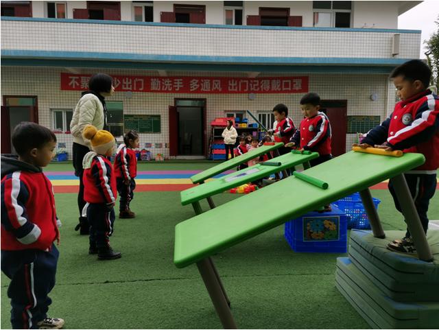 江安县迎安镇中心幼儿园开展童心抗疫趣味运动会