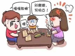 #你的育儿经#孩子独自写作业监控曝光：全国一半家长发现，看到了自家娃的影子……