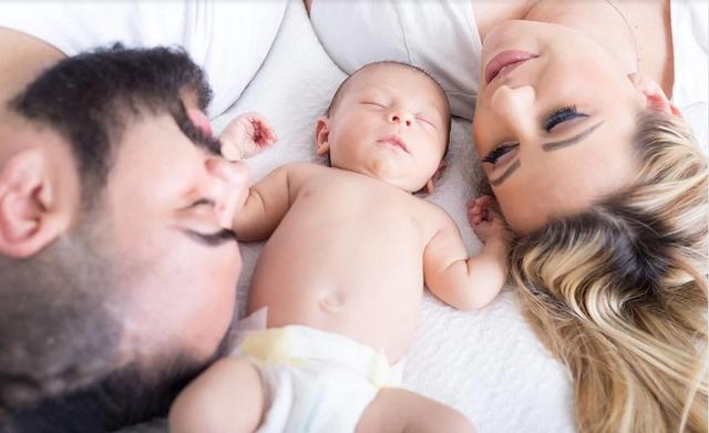 “超强夫妻”火了，15年生11个孩子：一个娃有出息，全家享福