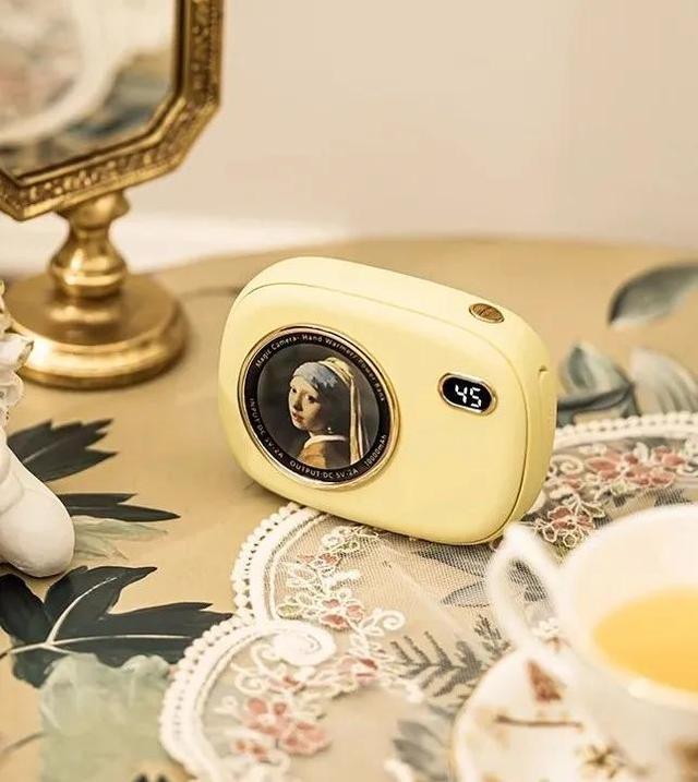 魔法相机暖手“神器”，能当充电宝还能做暖手器，5秒快速制热