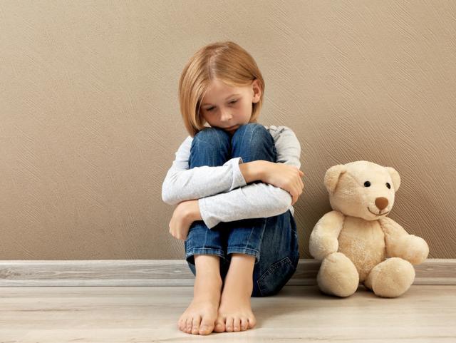 "妈，同桌老是摸我"，妈妈教科书式回答，让女儿远离恶爪