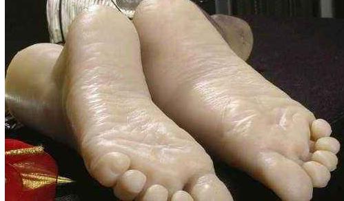 极简装修指南:脚后跟干裂严重,几件事每天都做好,能缓解不少干裂问题