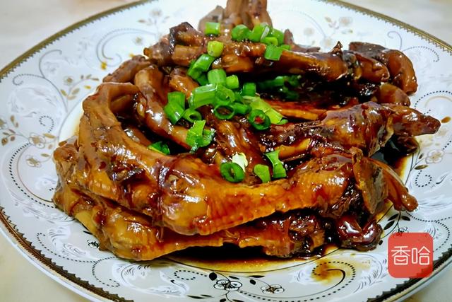 鸭掌这样做太香了，口感嫩滑香醇，一次一盘也不够吃