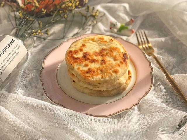 家庭版牛肉饼的做法，馅料这样做，咬一口汁多肉嫩，真过瘾