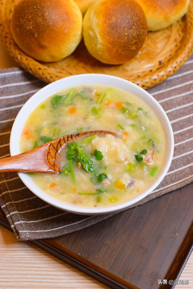 冬季喝汤最养人，常给家人喝这汤，便宜又鲜美，热乎乎特暖胃