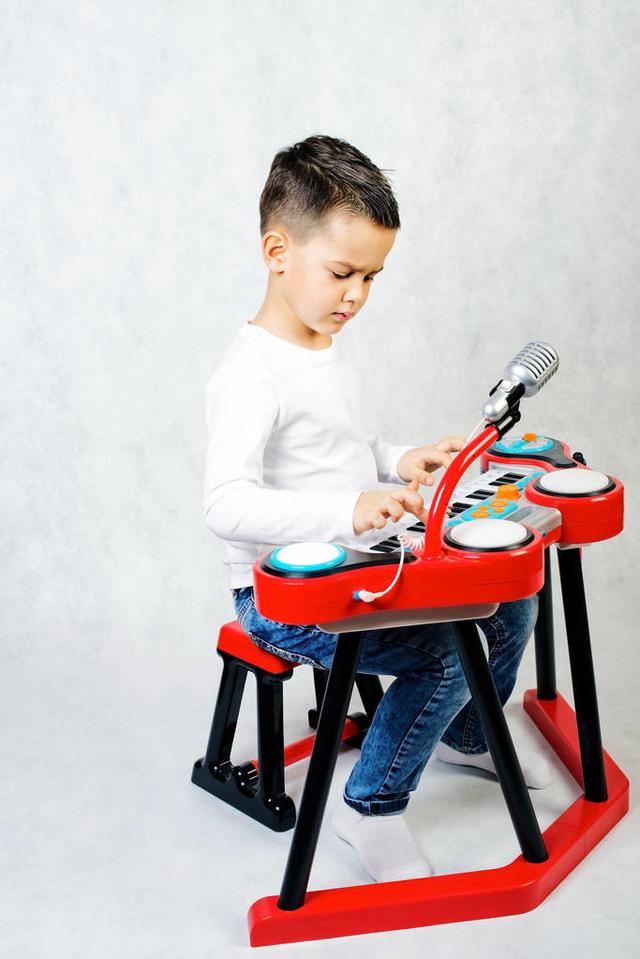 超级宝妈▲孩子幼时喜欢音乐，大一些反而听音乐无感？音乐启蒙至关重要