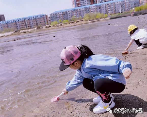 河边玩耍欢乐多 安全防范不松懈|fun娱乐