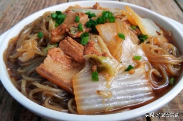 做白菜肉炖粉条，牢记"2放1窍门"，做对了，鲜香爽滑，不坨块