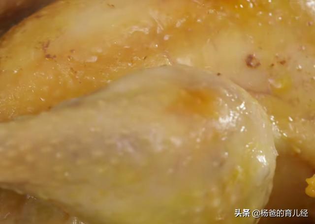 盐焗鸡这样做还是第一次见，软嫩营养，鲜香味美，家中孩子特爱吃