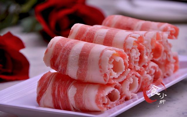 在家吃火锅，一家3口花了300多，洗碗时扎心了：不如去火锅店