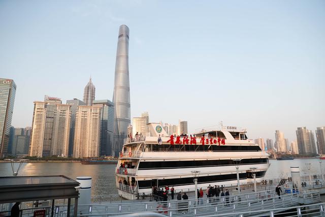 「旅行百事通」上海浦江游览复航开出首个航班 浦江两岸美景尽收眼底