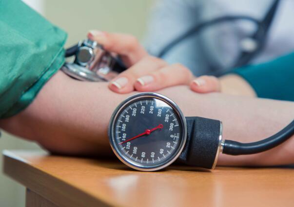 患有血压高，出现这3种异常，当心脑梗已找上门，要提高警惕