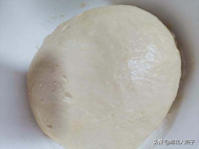 不用揉面，不用厨师机，面团自己变成手套膜，只需多这一步就行？