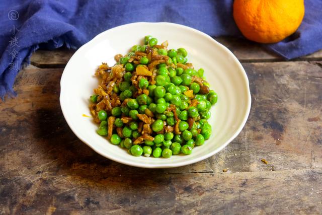 天冷了，吃这豆子正合适，简单一炒香飘满屋，吃了二十年也没吃烦