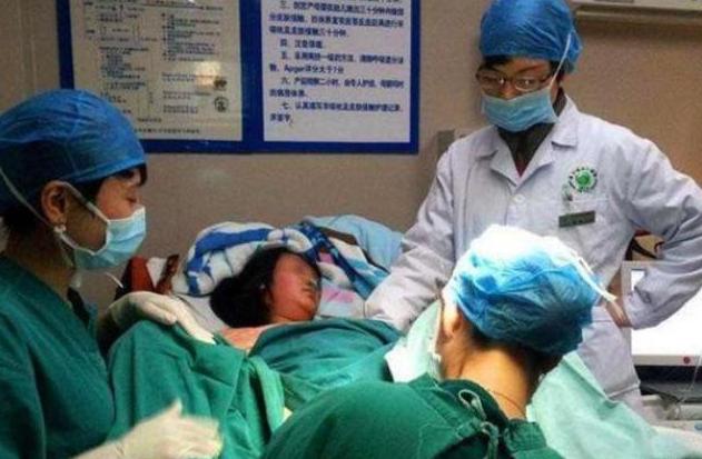 #你的育儿经#陪产丈夫摔门而去,产妇逢人就骂, 产房究竟怎么了？