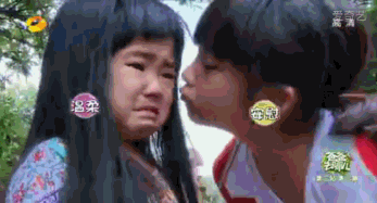 [细雨微凉]黄磊女儿穿露腰bra上热搜引争议：孙莉，你怎么养的女儿！