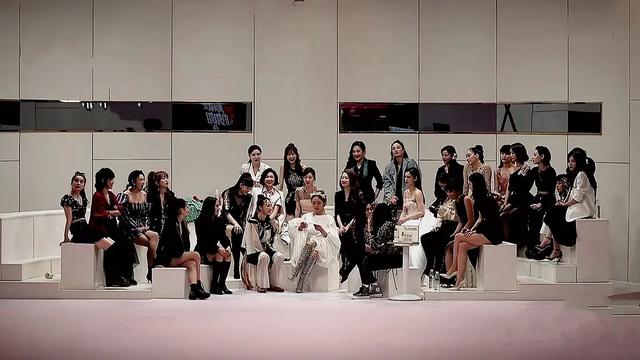 沸腾|不是每一个“姐姐”都能乘风破浪 | 沸腾