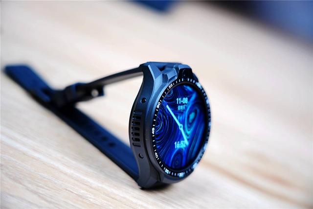 64G内存，双摄、支持独立通话、微信和，这是要取代手机吗