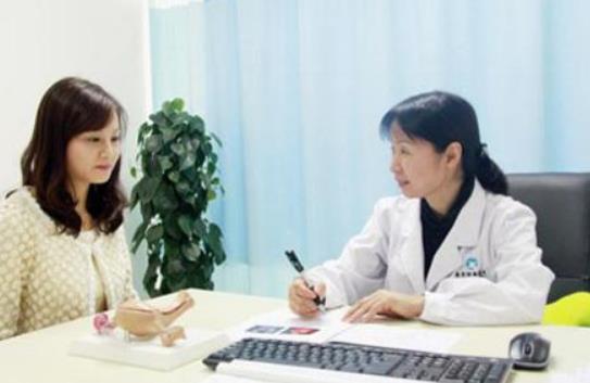 纯美小青年|女子怀孕11个月还没生，医生强行剖腹产，宝宝出生后家人哭成一片
