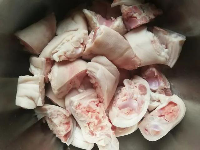 猪蹄这样做，软而不烂，肥而不腻！香糯可口，入口即化！家人超爱吃