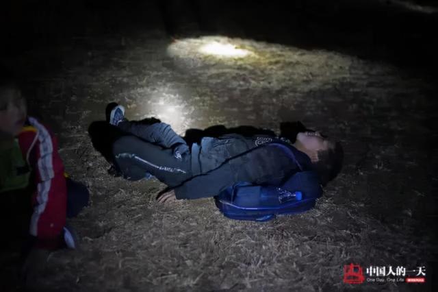 40岁二胎妈妈凌晨发朋友圈；撑了好久，我熬不下去了