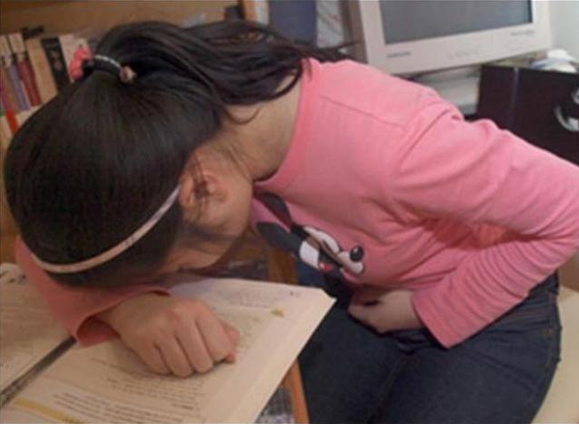 [你的育儿经]9岁女儿到周末肚子就疼，爸妈带医院检查，医生：你们离婚吧