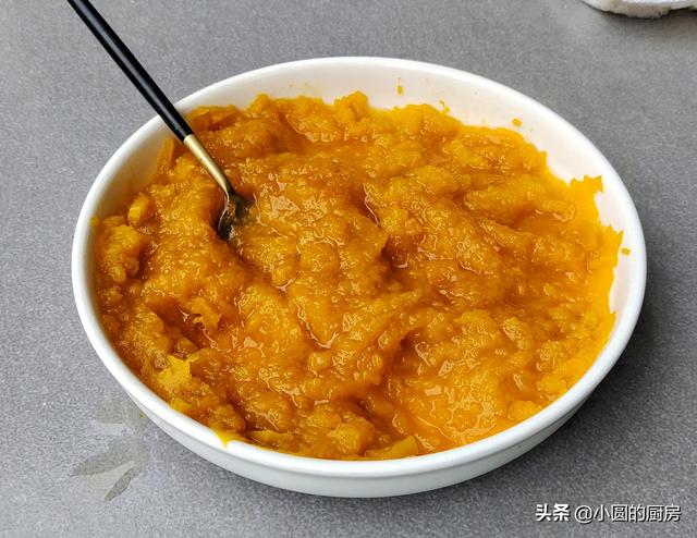南瓜最好吃的做法，不做花卷不做饼，加两鸡蛋搅一搅，香嫩拉丝