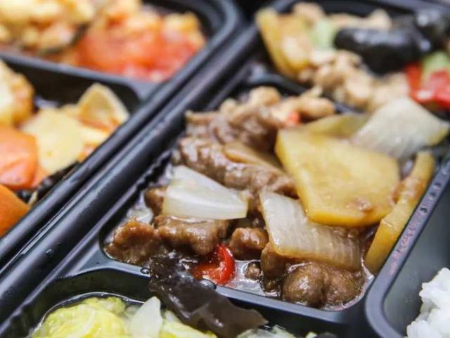 便利|排队排出C字型，滚一遍菜单只要人均20块，杭城打工人食堂新晋C位非它莫属