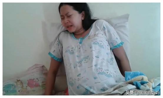 超级宝妈@产妇用力生娃，“噗”的一声响后，产房充满了味道，医生做法亮了