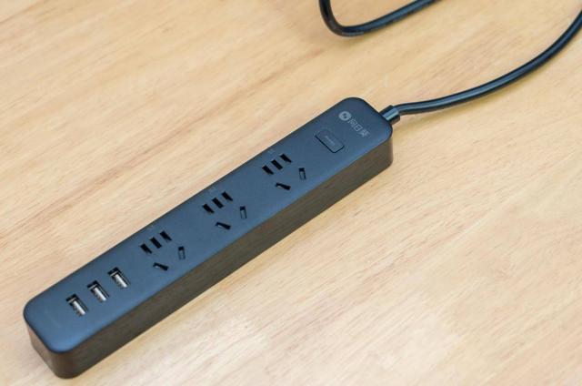 桌面好物之智能USB插线板，带分控和远控的就这一款