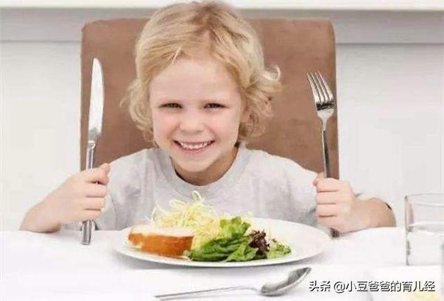 [你的育儿经]孩子吃饭有这3种表现，长大可能没有出息，妈妈赶紧帮孩子改了吧