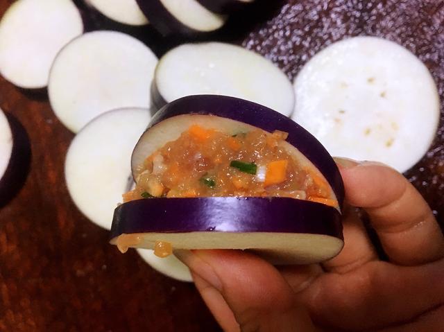 油炸的茄盒太腻了，还是蒸着原汁原味，好吃不上火