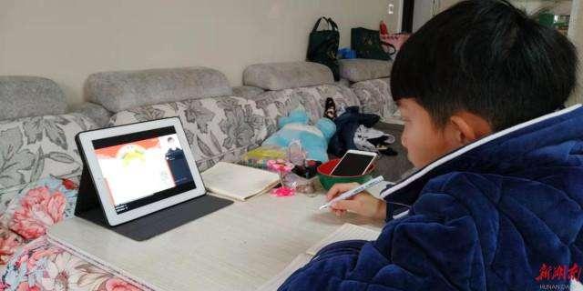 #你的育儿经#孩子在家上课不自律、效果差？避免开学掉队，家长要做到这3点