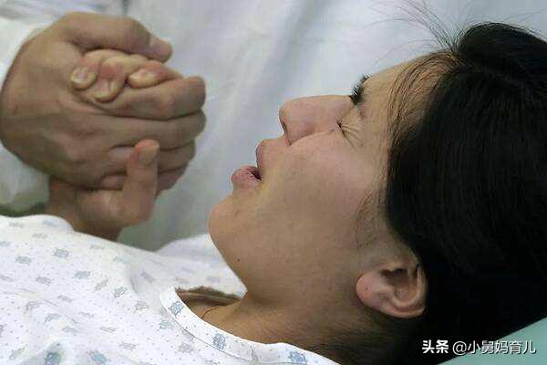 「超级宝妈」“分娩出问题先保住我？”准妈妈们别再纠结保大保小，真没必要