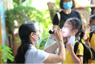 你的育儿经|看!南山区幼儿园门前全是口罩都遮不住的笑脸~