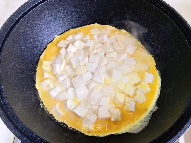 鸡蛋抱豆腐：鲜香美味，嫩滑又下饭