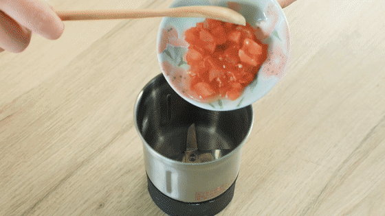 【超级宝妈】宝宝这样做，就证明他想吃辅食啦，赶紧收藏起来