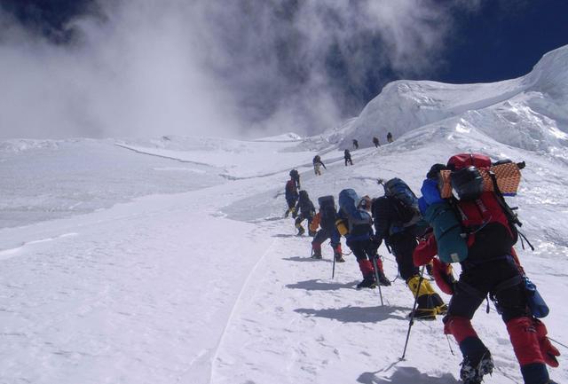 你的育儿经:巧妙实施“挫折教育”,鼓励孩子勇敢攀登,成长路上勇往直前