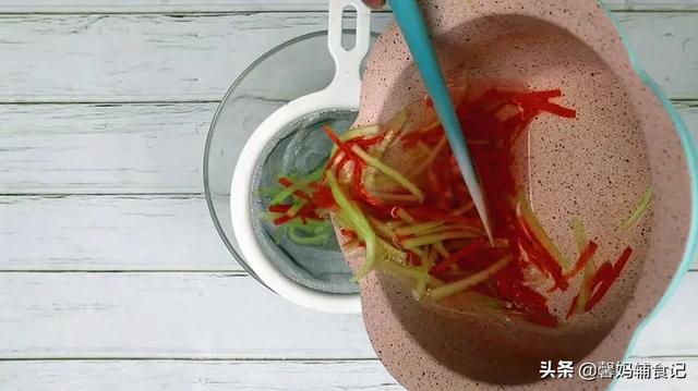 「你的育儿经」天气热了,给宝宝试试这辅食,上桌就光盘,还能清热防便秘