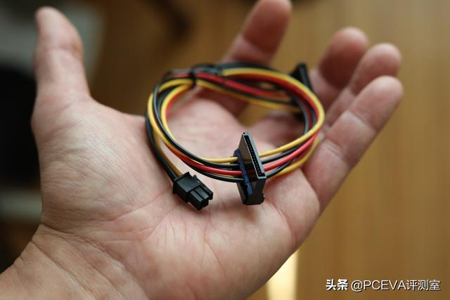 实探英特尔ATX12VO供电新规变化：线缆细了、电源空了