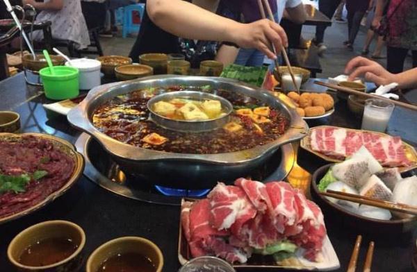 [你的育儿经]孩子食品宝妈最上心，当娃吃了助燃剂的火锅底后，该如何维权？