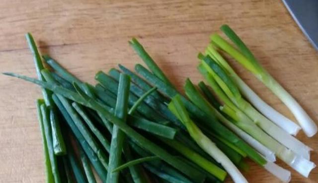 炒牛肉又嫩又好吃，别直接放盐和料酒腌制，教你正确方法和技巧