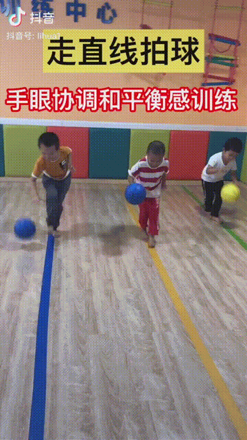 「超级宝妈」春天过半还不能出门锻炼？陪孩子在家这样运动，长个儿这事不耽误