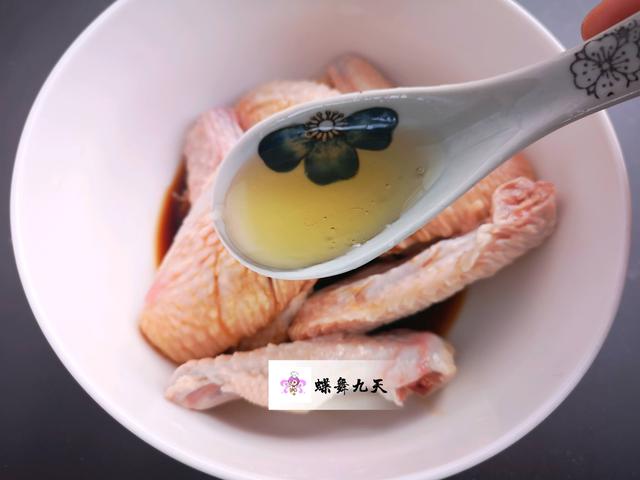#超级宝妈#蜂蜜配“它”天生一对，即营养又美味，女儿一口一个吃不停