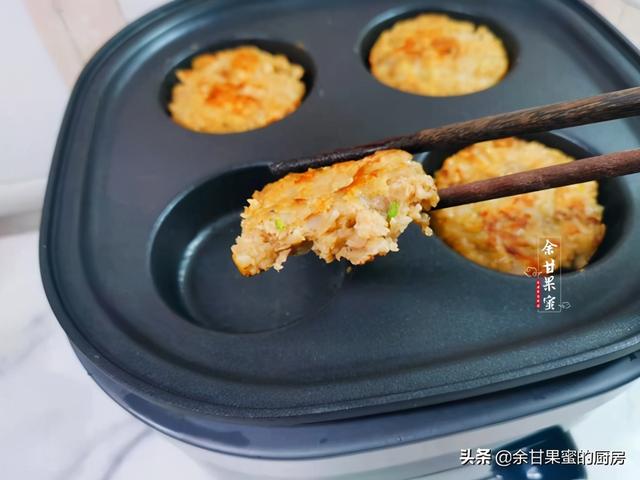 莲藕肉饼，不用油炸，简单几步就可上桌，外酥里嫩，又光盘